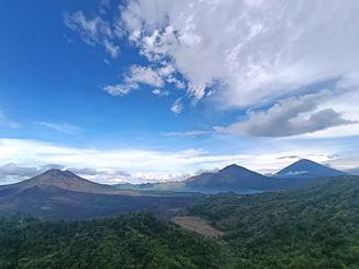 Panorama wulkanu Kintamani i jeziora Batur