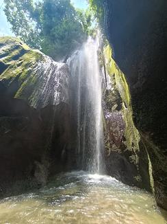 Wodospad Krisik w kanionie