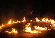 Scena ognia z tańca Kecak